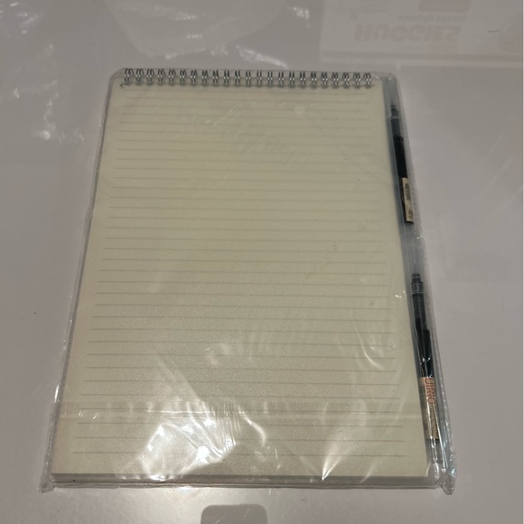 UIRIO A4 Spiral Notebook with Lined Pages - White with 2 pens New 8 x 11.5 - Picture 4 of 5